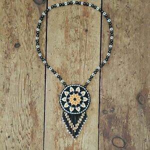 Vintage Native American Elegant Beaded Necklace with Floral Pendant